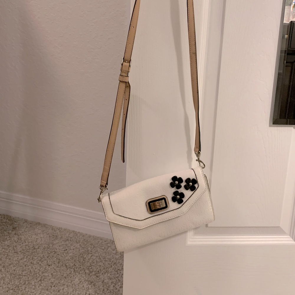 Guess women’s purse